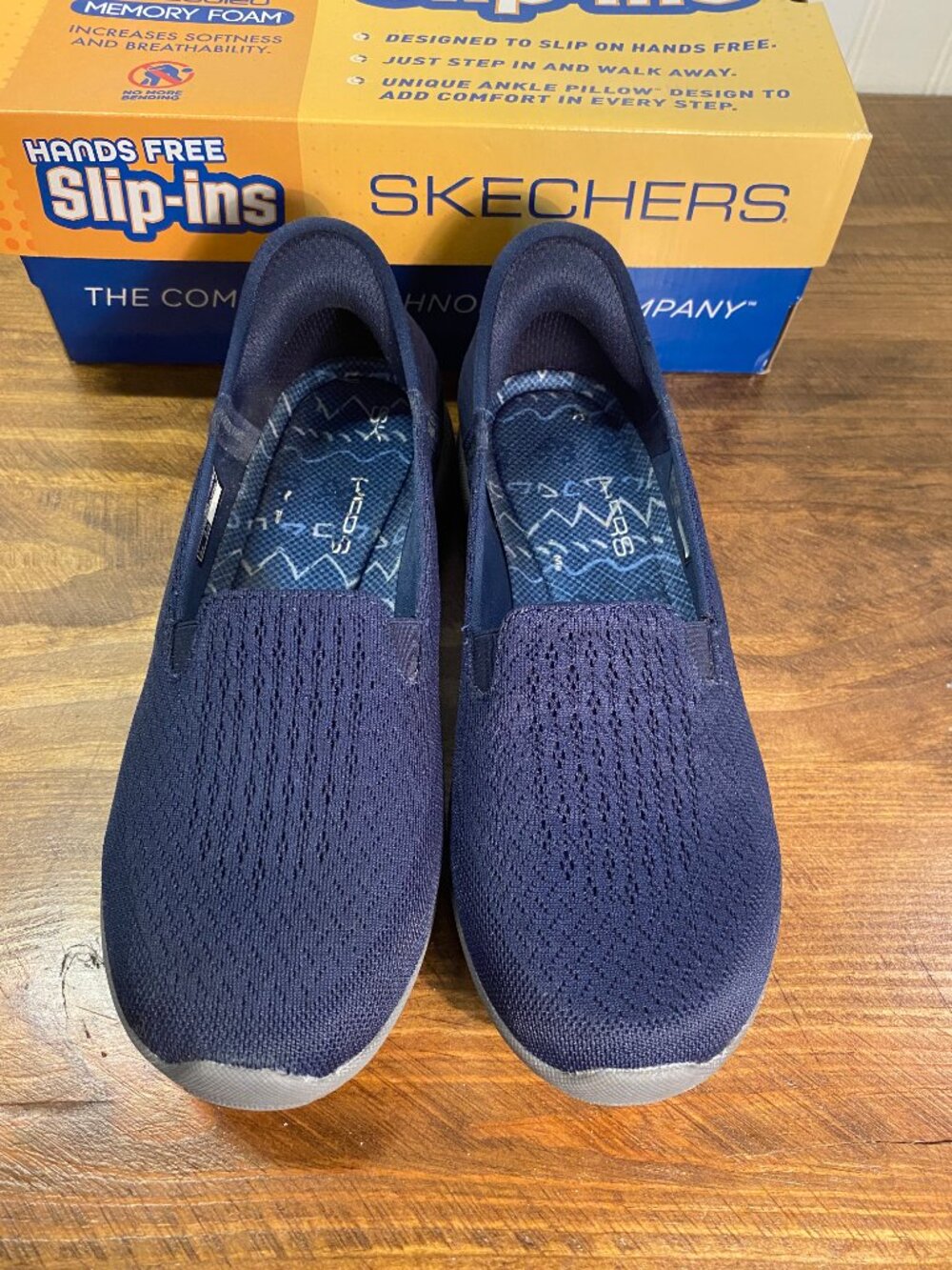 SKECHERS Relaxed Fit Slip-in's - Guiding Light Memory Foam slides - Size 7.5 - Picture 2 of 12